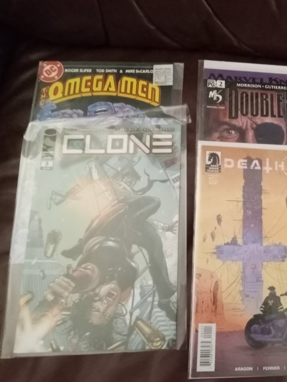 Lot of 6 assorted comics in sleeves in great condition